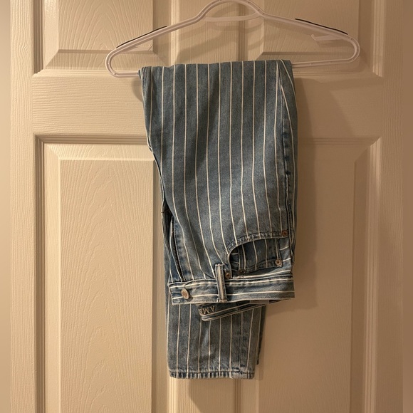American Eagle Striped Mom Jean - Picture 5 of 6